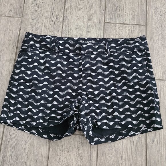 Old Navy Pixie Shorts Black White Geometric Print Size 8 Regular - Picture 1 of 11